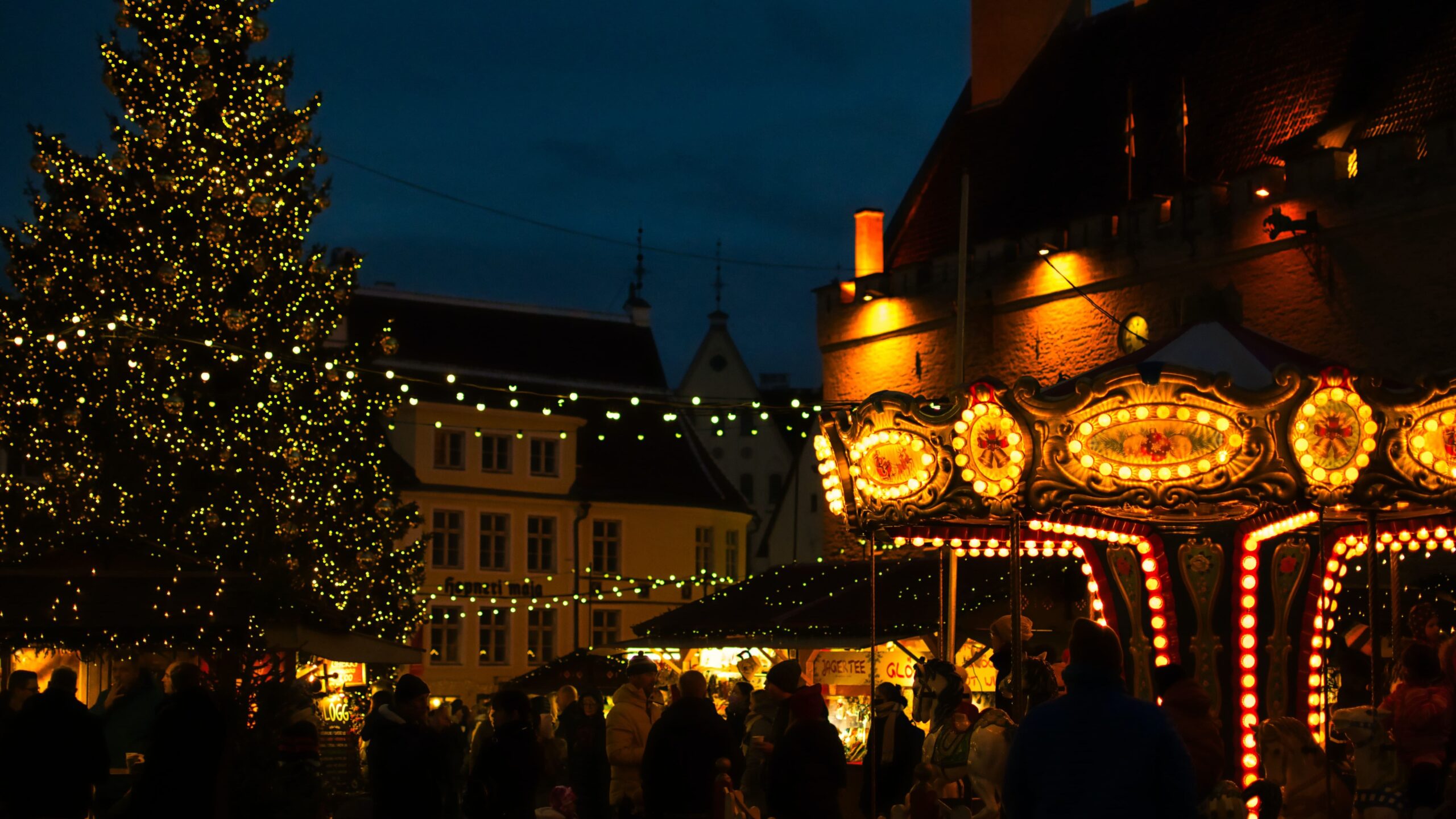 Foto van de kerstmarkt in de omgeving van Winterswijk in de avond