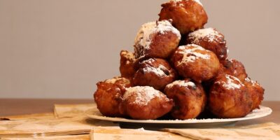 Oliebollen Winterswijk schaal met oliebollen